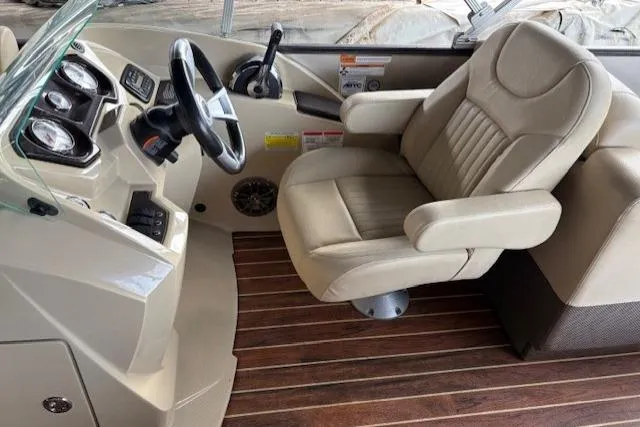 Slide: The Image of Captain's chair and helm of 2016 Crest 230 Caribbean SLR CP3 boat. - 6