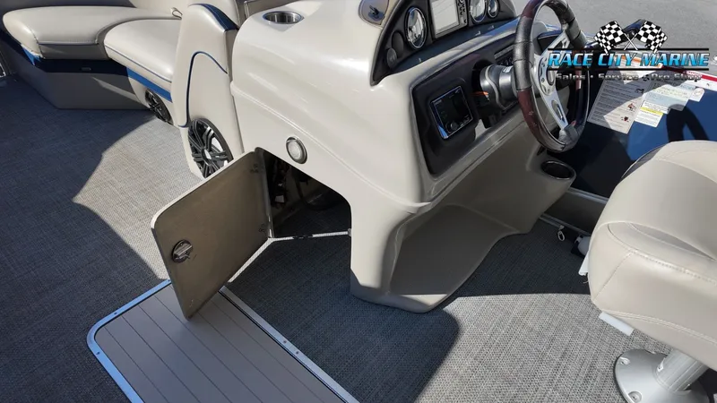 Slide: The Image of Forest River 523 RS 3.0 2018 - 15