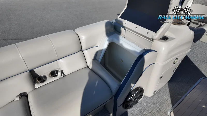 Slide: The Image of Forest River 523 RS 3.0 2018 - 16