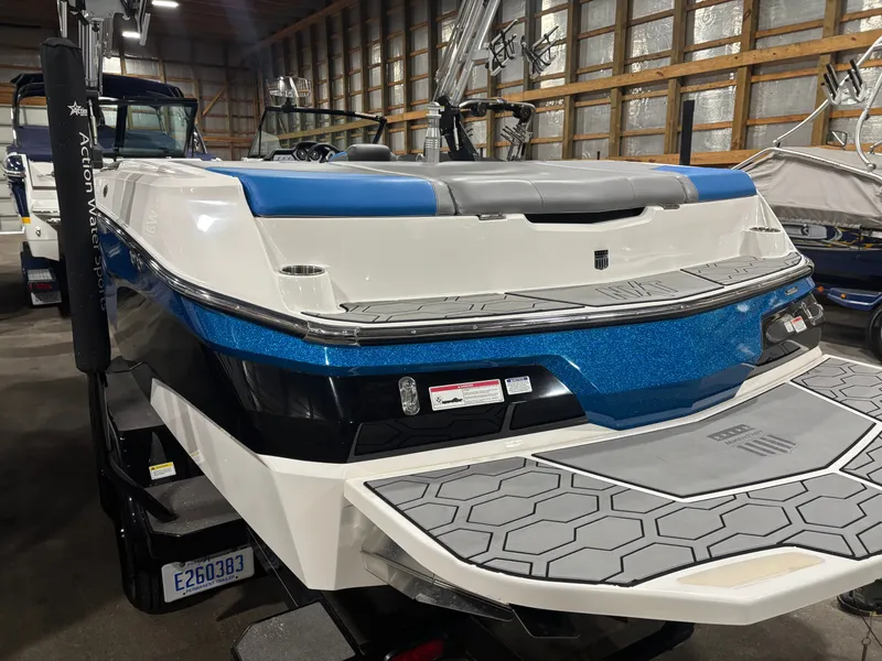 Slide: The Image of MasterCraft NXT22 2020 - 14