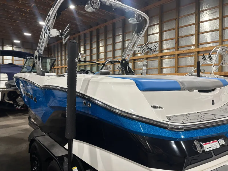 Slide: The Image of MasterCraft NXT22 2020 - 15