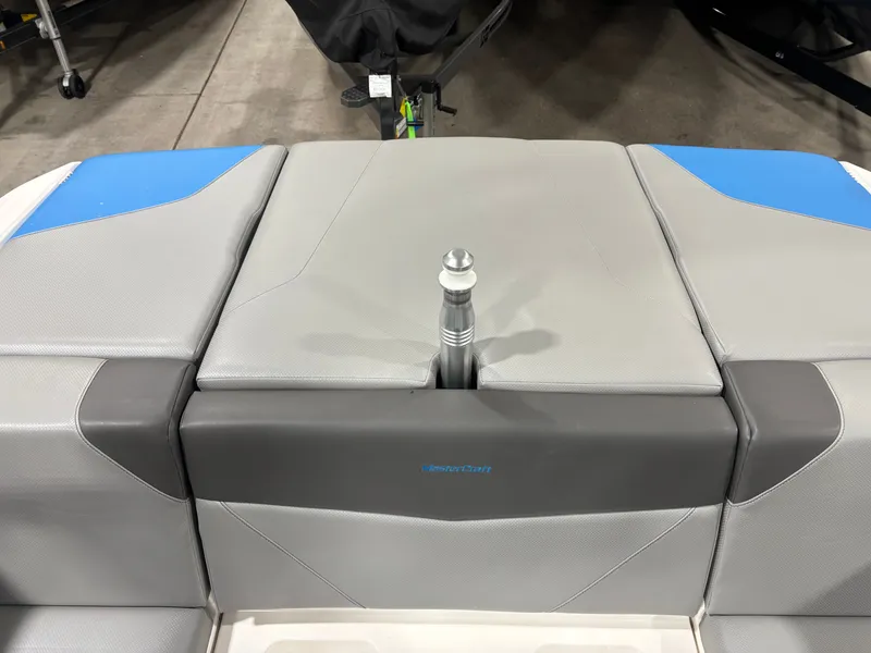 Slide: The Image of MasterCraft NXT22 2020 - 6