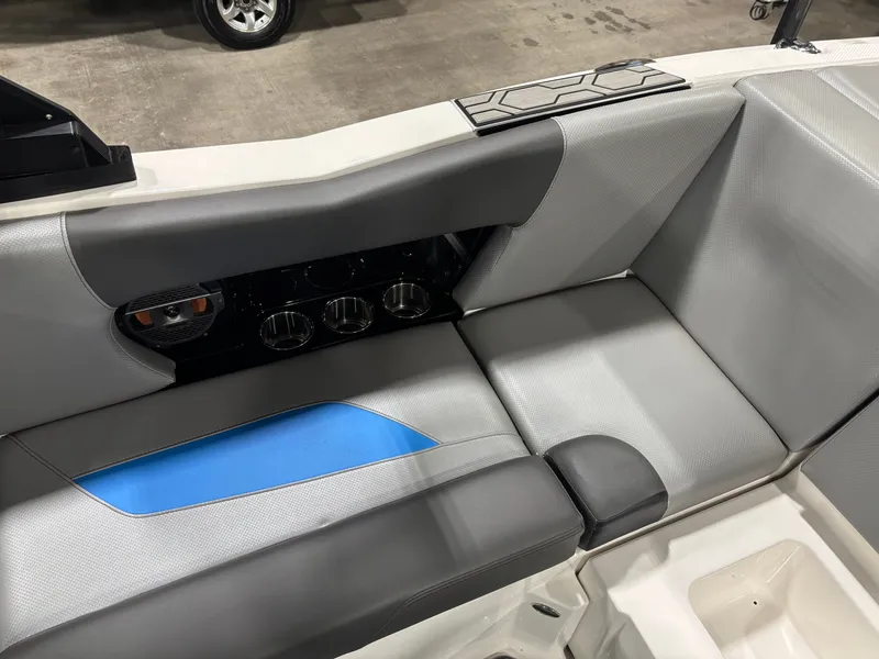 Slide: The Image of MasterCraft NXT22 2020 - 7