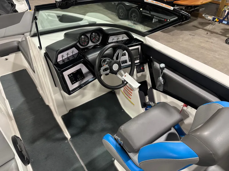 Slide: The Image of MasterCraft NXT22 2020 - 8