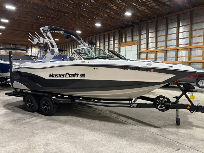Slide: The Image of MasterCraft XT22 2020 - 10