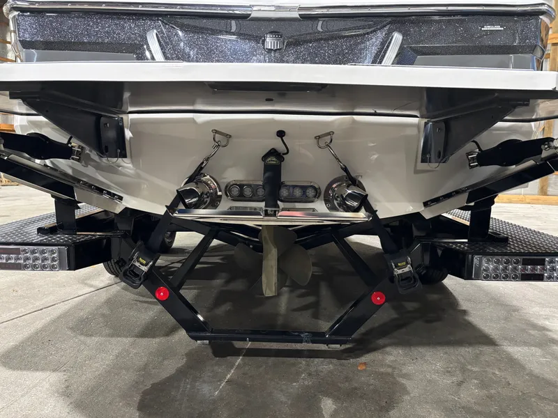 Slide: The Image of MasterCraft XT22 2020 - 12