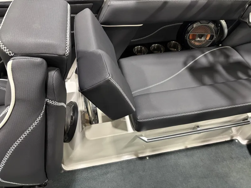 Slide: The Image of MasterCraft XT22 2020 - 4