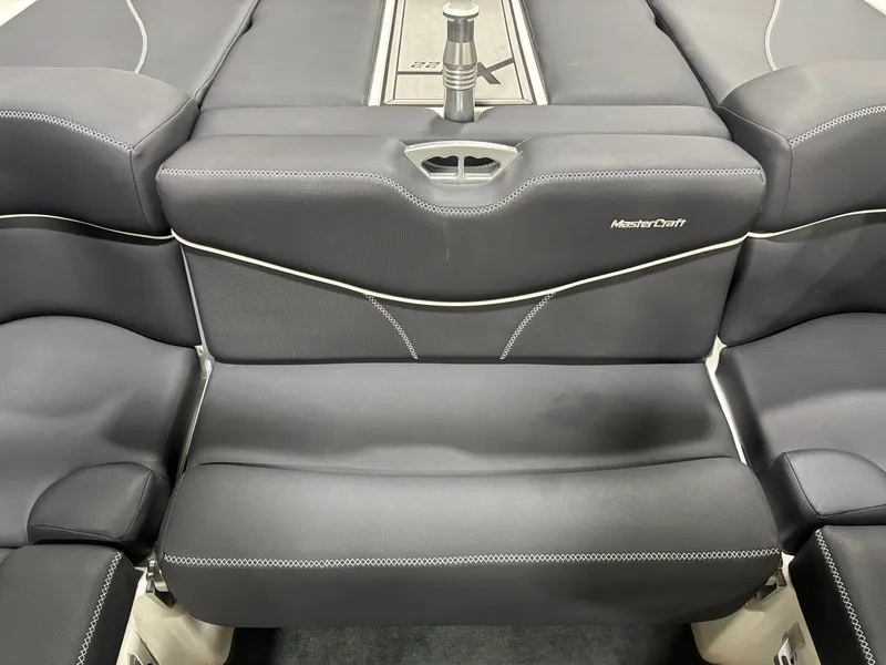 Slide: The Image of MasterCraft XT22 2020 - 5