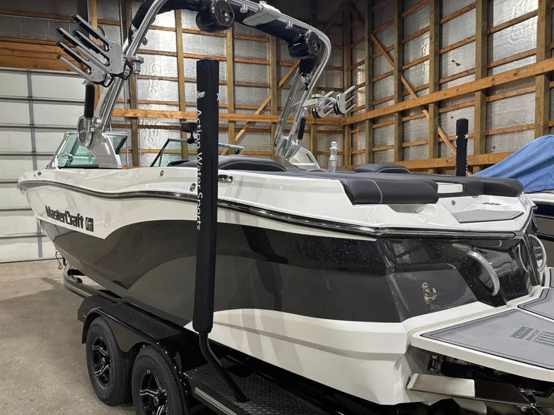 Slide: The Image of MasterCraft XT22 2020 - 8