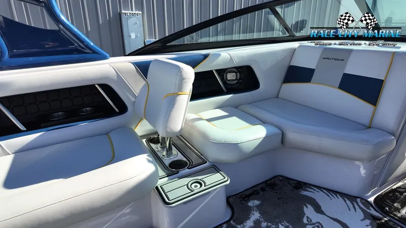 Slide: The Image of Nautique Super Air Nautique 230 2010 - 17