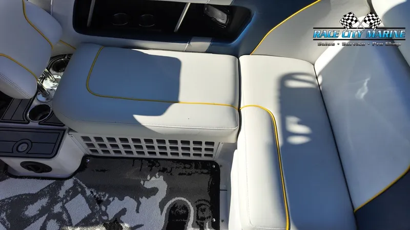 Slide: The Image of Nautique Super Air Nautique 230 2010 - 18