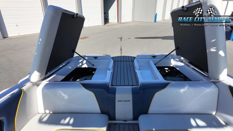 Slide: The Image of Nautique Super Air Nautique 230 2010 - 21