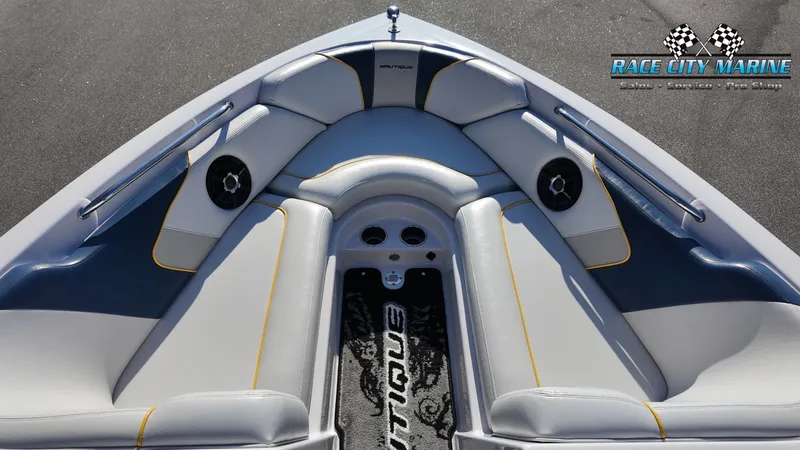 Slide: The Image of Nautique Super Air Nautique 230 2010 - 32