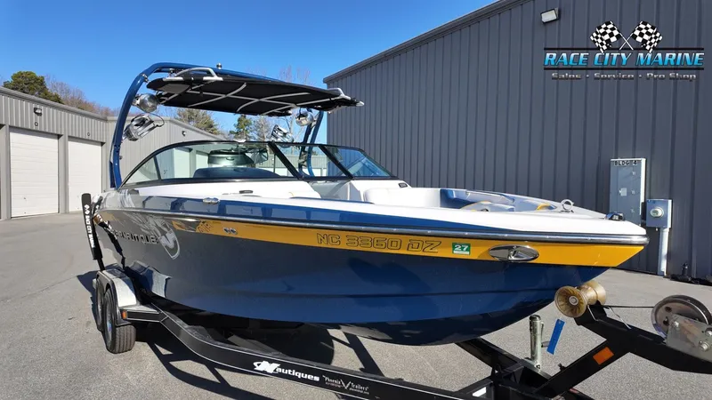 Slide: The Image of Nautique Super Air Nautique 230 2010 - 5