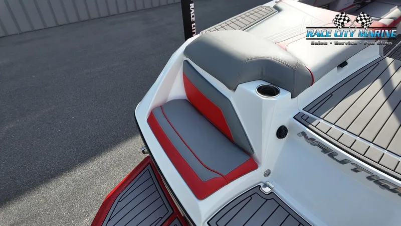 Slide: The Image of Nautique G25 2020 - 32