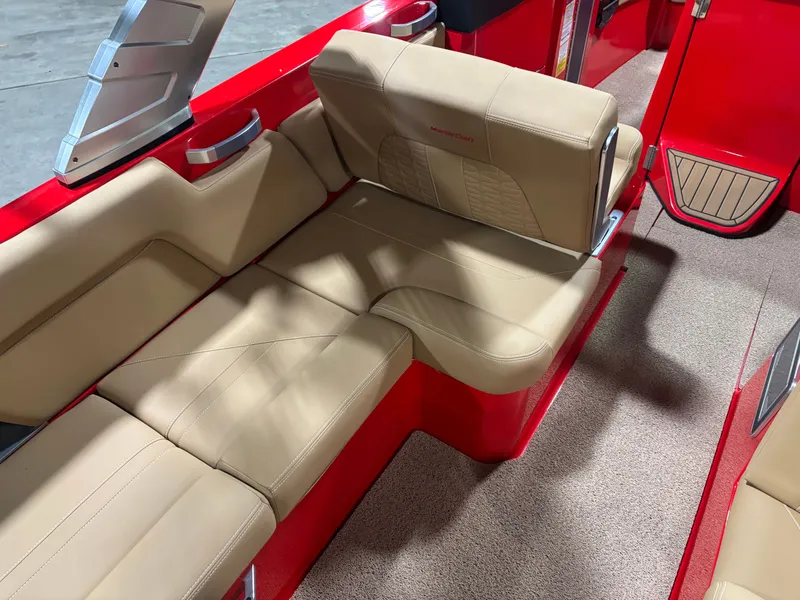 Slide: The Image of MasterCraft X26 2020 - 14