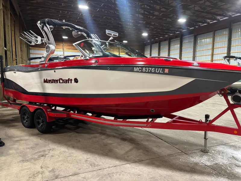 Slide: The Image of MasterCraft X26 2020 - 15