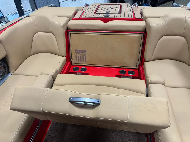 Slide: The Image of MasterCraft X26 2020 - 5