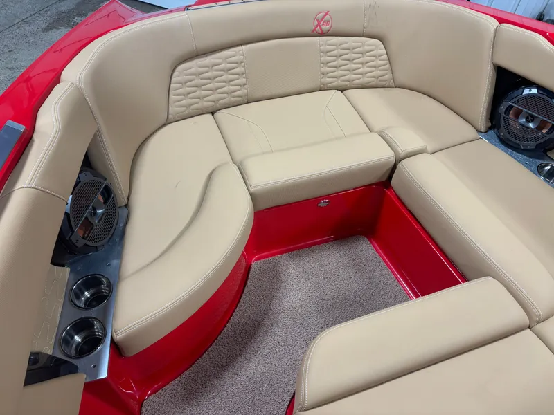 Slide: The Image of MasterCraft X26 2020 - 6