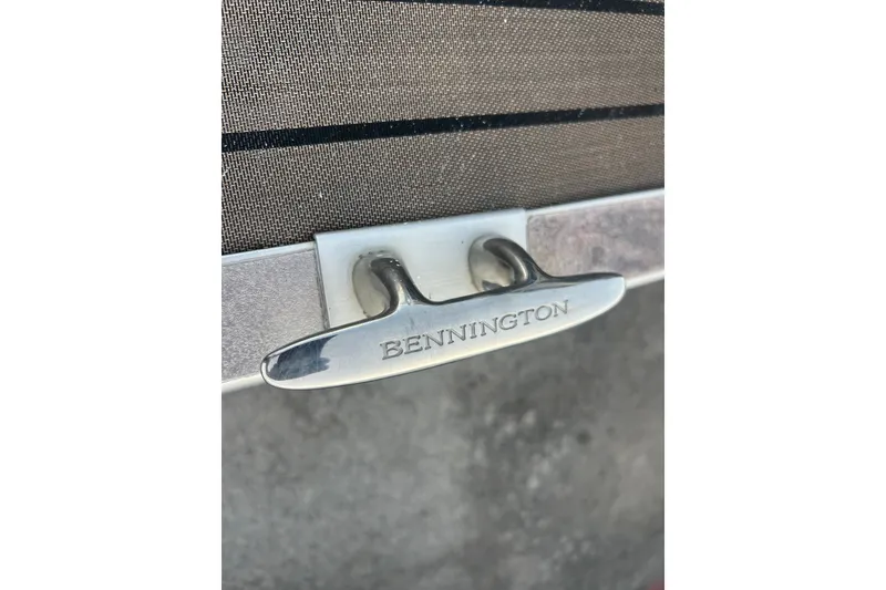 Slide: The Image of 2014 Bennington G22 pontoon boat with spacious seating and modern design. - 18