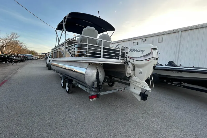 Slide: The Image of 2014 Bennington G22 boat emblem on sleek black surface. - 4