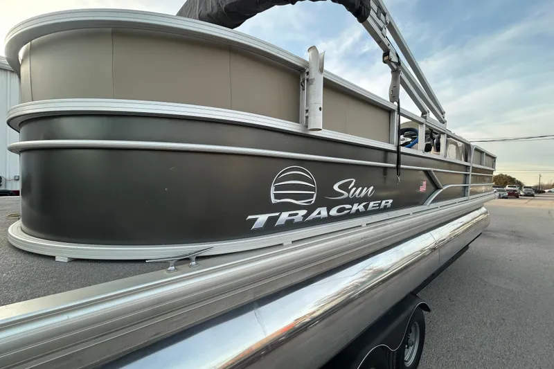 Slide: The Image of 2017 Sun Tracker Party Barge 24 DLX pontoon boat on trailer by a lake. - 10