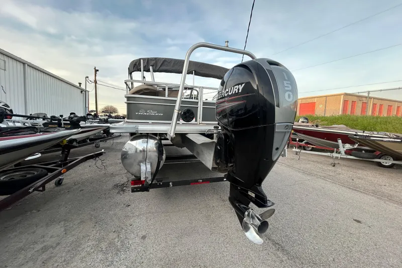 Slide: The Image of 2017 Sun Tracker Party Barge 24 DLX pontoon boat on trailer, side view. - 11