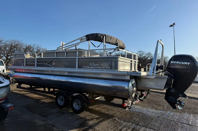 Slide: The Image of 2017 Sun Tracker Party Barge 24 DLX pontoon boat with Mercury outboard motor. - 26