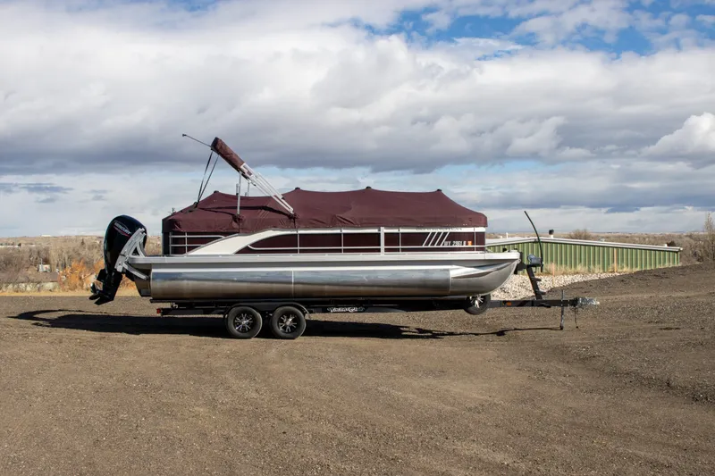 Slide: The Image of Bennington 22 L STERN FISH 2023 - 15