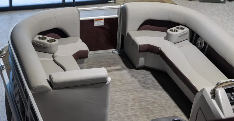 Slide: The Image of Bennington 22 L STERN FISH 2023 - 6