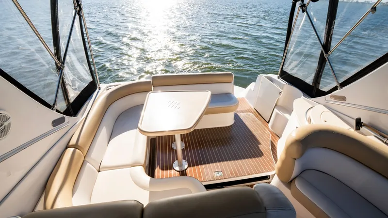 Slide: The Image of Four Winns 358 Vista 2009 - 17