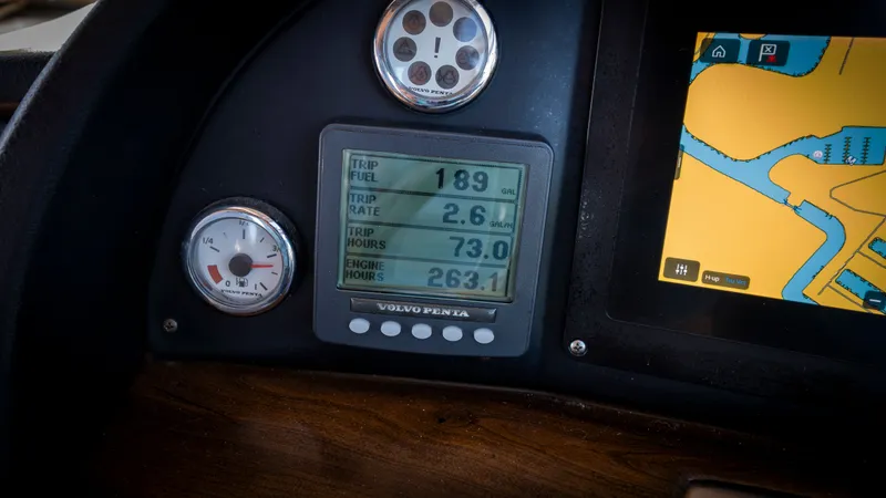 Slide: The Image of Four Winns 358 Vista 2009 - 21