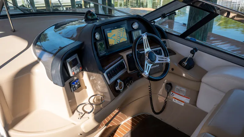 Slide: The Image of Four Winns 358 Vista 2009 - 24