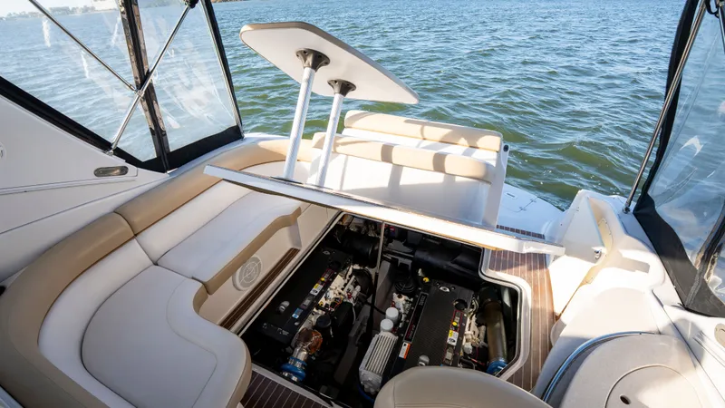 Slide: The Image of Four Winns 358 Vista 2009 - 26