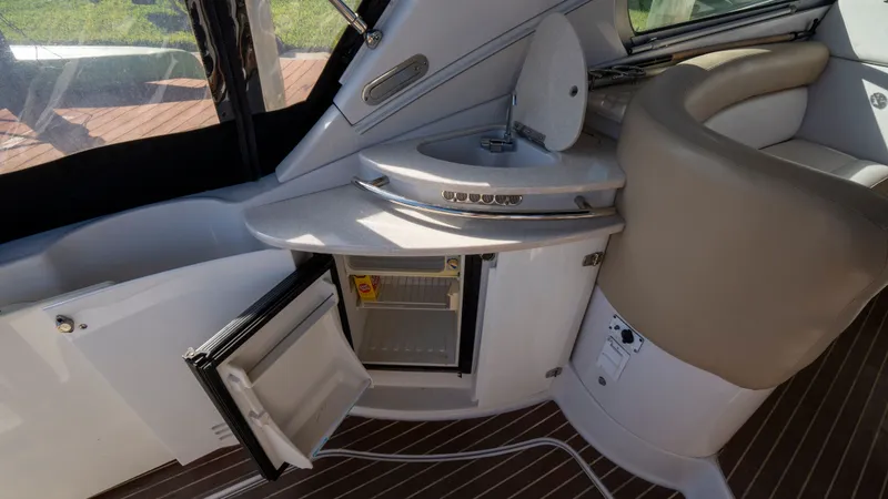 Slide: The Image of Four Winns 358 Vista 2009 - 27