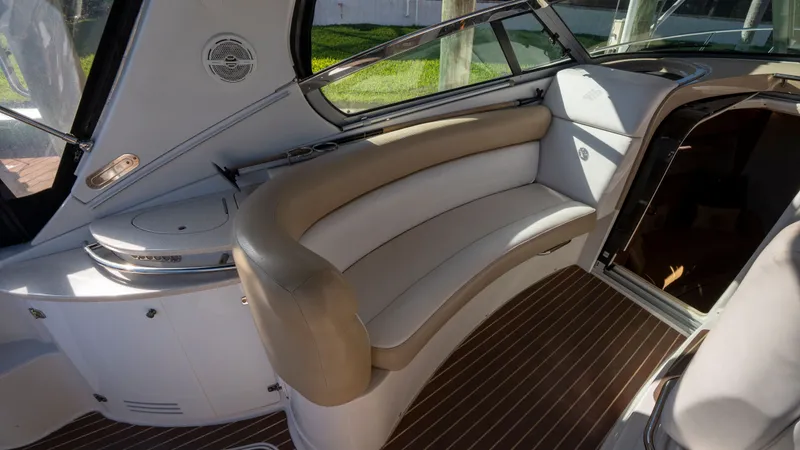 Slide: The Image of Four Winns 358 Vista 2009 - 31