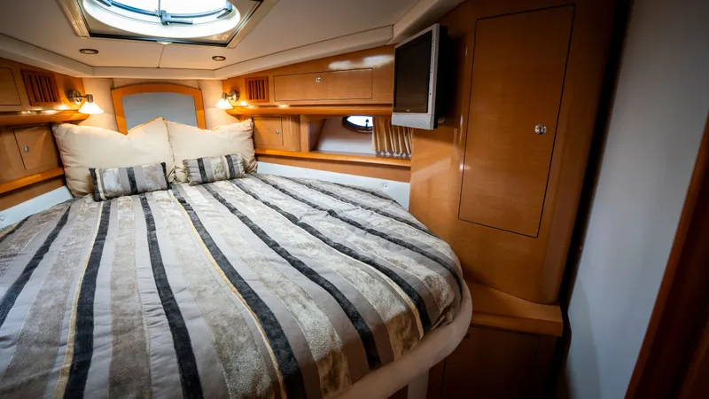 Slide: The Image of Four Winns 358 Vista 2009 - 32