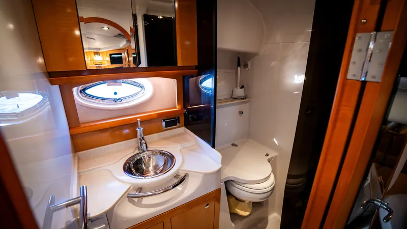 Slide: The Image of Four Winns 358 Vista 2009 - 35