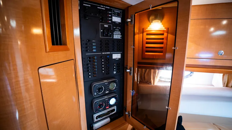 Slide: The Image of Four Winns 358 Vista 2009 - 38