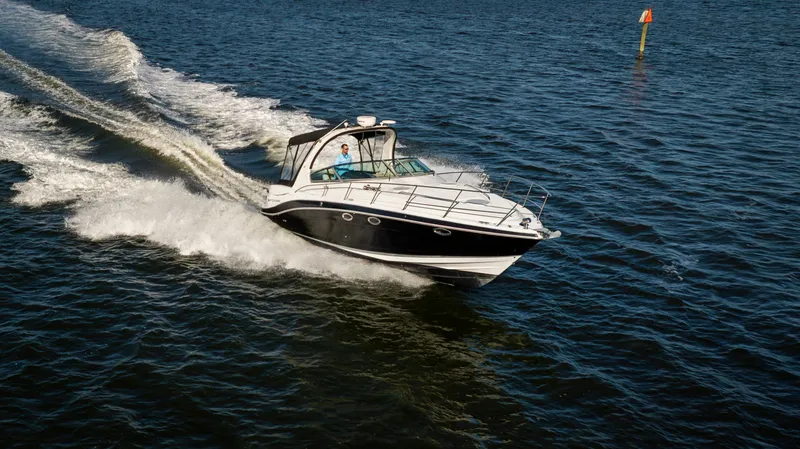 Slide: The Image of Four Winns 358 Vista 2009 - 4