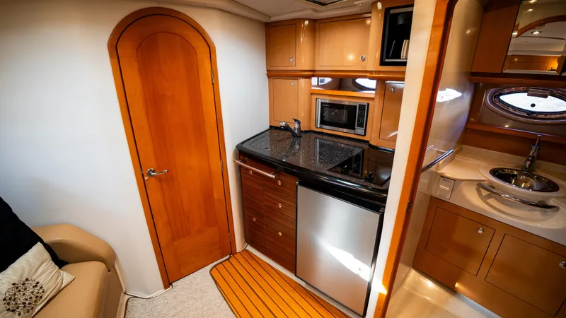 Slide: The Image of Four Winns 358 Vista 2009 - 42