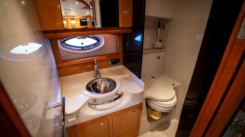 Slide: The Image of Four Winns 358 Vista 2009 - 44