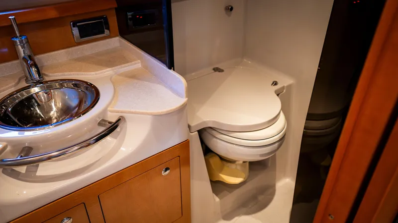 Slide: The Image of Four Winns 358 Vista 2009 - 45