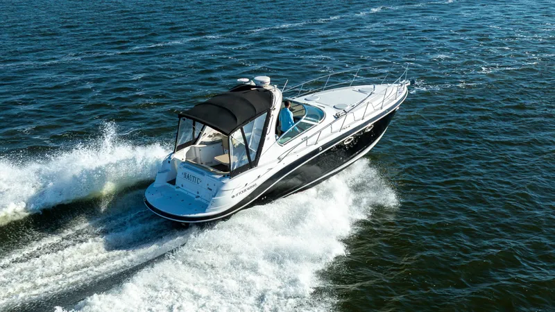 Slide: The Image of Four Winns 358 Vista 2009 - 5