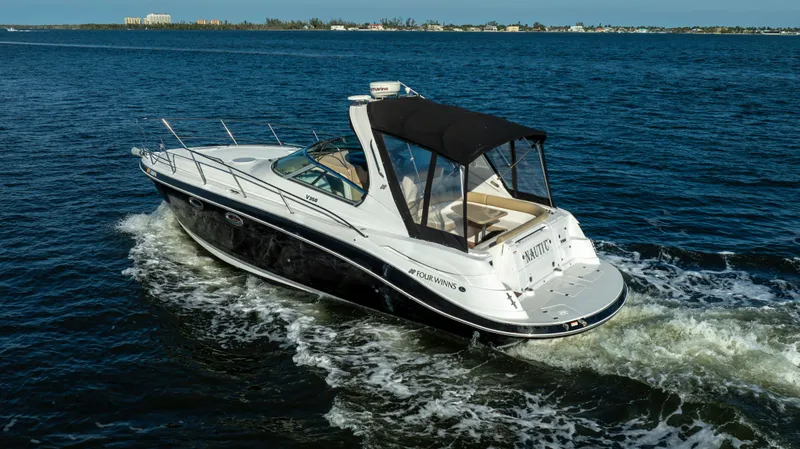 Slide: The Image of Four Winns 358 Vista 2009 - 6