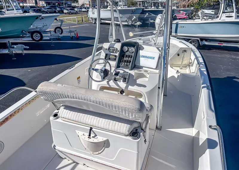 Slide: The Image of Boston Whaler 2012 Boston Whaler 23 Dauntless 2012 - 8