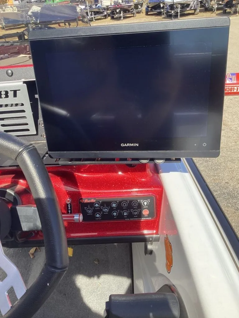 Slide: The Image of Bass Cat Pantera II 2025 - 40