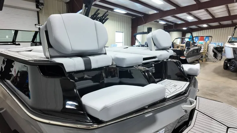 Slide: The Image of MasterCraft XT24 2026 - 105