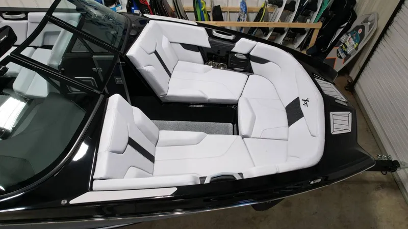 Slide: The Image of MasterCraft XT24 2026 - 23