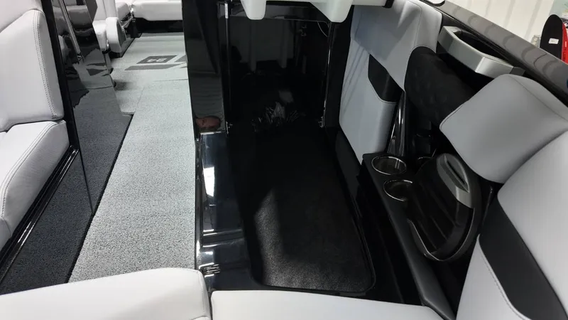 Slide: The Image of MasterCraft XT24 2026 - 27